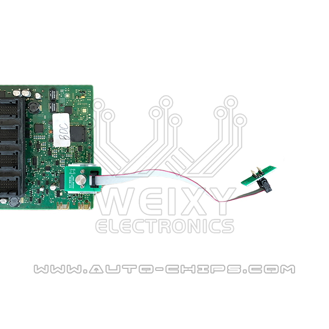 Puncture socket adapter for SOIC8 eeprom chip